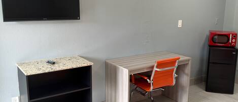 Comfort Room, 1 King Bed, Non Smoking | Desk, free WiFi