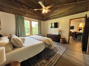 2 slaapkamers, een strijkplank/strijkijzer, wifi, beddengoed