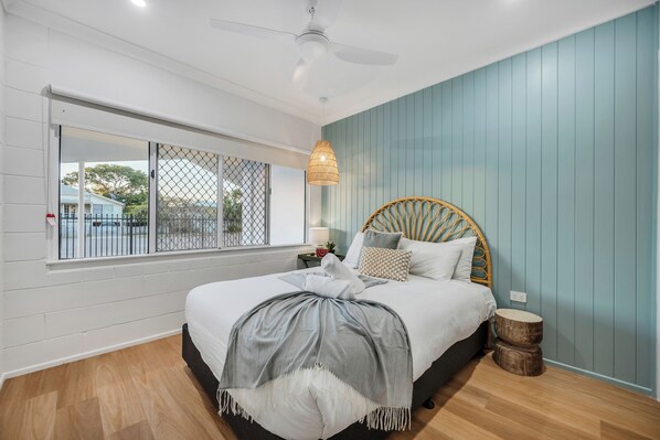 Iron/ironing board, WiFi