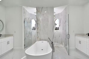 Dusche, Whirlpool, Handtücher, Seife