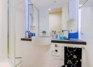 Single Room, Non Smoking | Bathroom