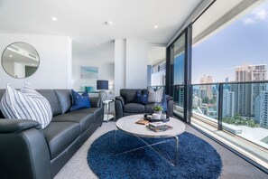 Smart TV - Beachfront Oracle | Stunning Ocean Views with Pool (Gold Coast)