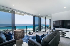 Smart TV - Beachfront Oracle | Stunning Ocean Views with Pool (Gold Coast)