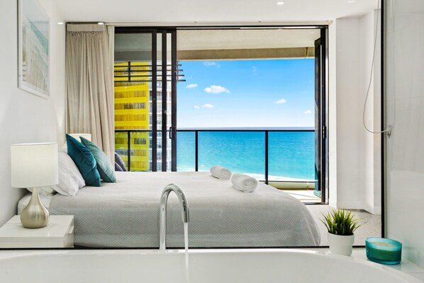 2 bedrooms, iron/ironing board, free WiFi, bed sheets - Beachfront Oracle | Stunning Ocean Views with Pool (Gold Coast)