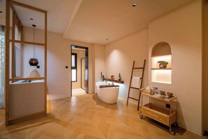 Comfort Triple Room, Mountain View | Private spa tub - Wuxing Qinglan Homestay (Huzhou)