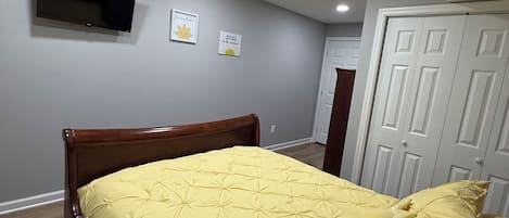 2 bedrooms, iron/ironing board, travel cot, free WiFi