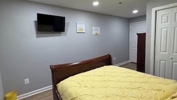 2 makuuhuonetta, silitysrauta/-lauta, vauvan matkasänky, ilmainen Wi-Fi