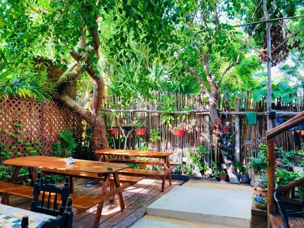 Delad sovsal - Basic | Vardagsrum | Böcker och en stereo