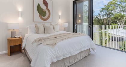 Luxury Villa with Pool – Minutes from Beach