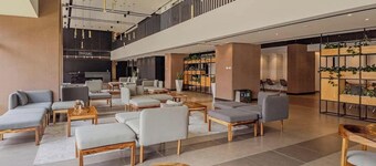 Volcano View Skyline Luxury KING Bed FREE Pool/Gym