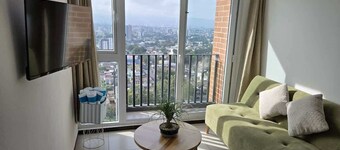 Luxury Skyline Volcano View KING Bed FREE Pool Gym