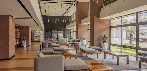 Luxury Skyline Volcano View KING Bed FREE Pool Gym