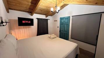 3 habitaciones, tabla de planchar con plancha, wifi y ropa de cama