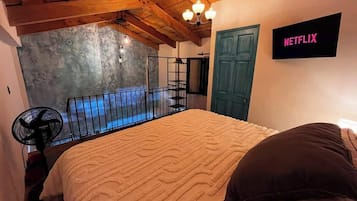 1 dormitorio, escritorio, tabla de planchar con plancha y wifi gratis