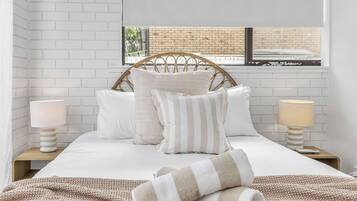 6 habitaciones, tabla de planchar con plancha, wifi y ropa de cama