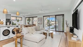 Televisión, oficina