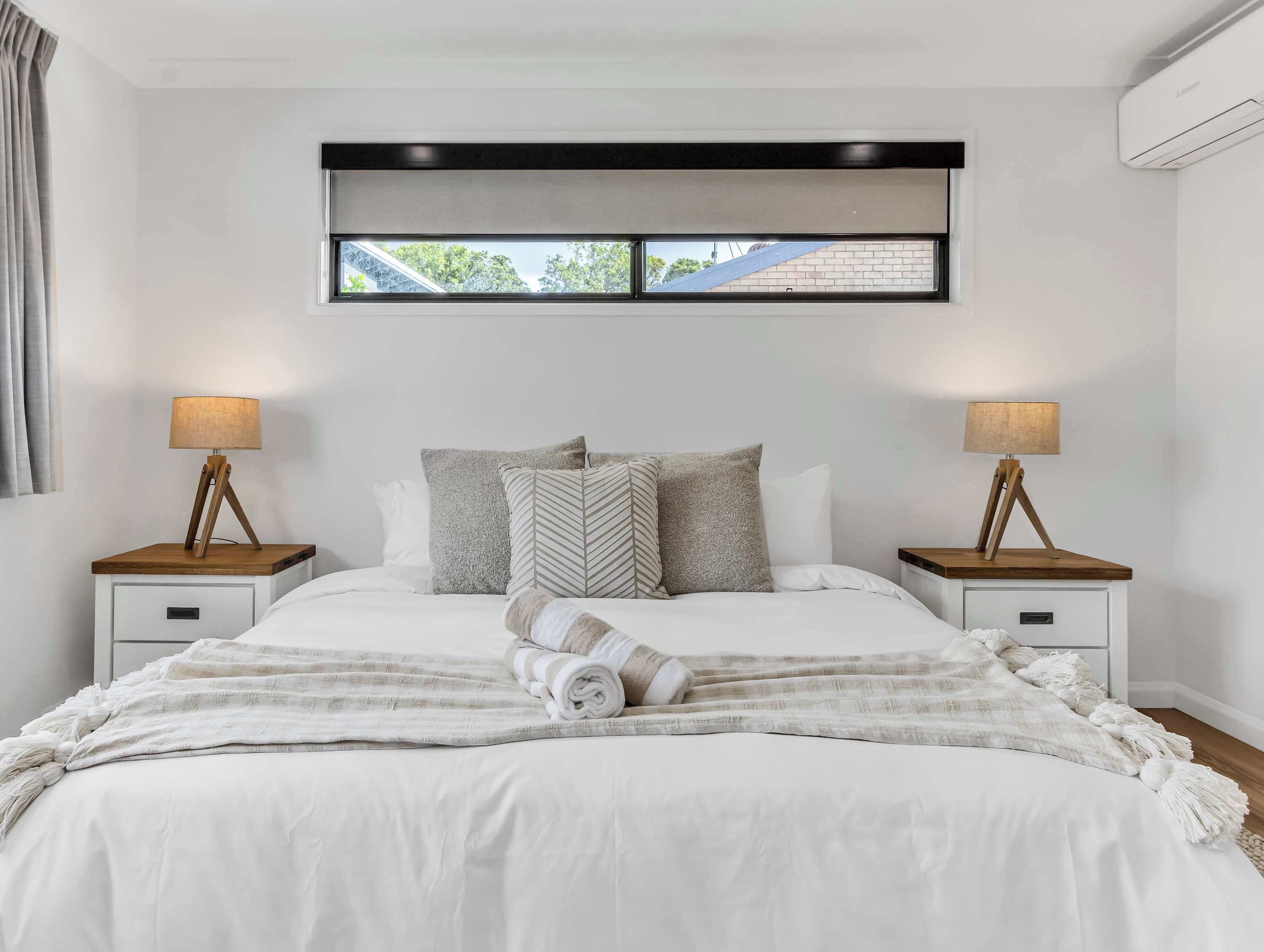 3 habitaciones, tabla de planchar con plancha, wifi y ropa de cama 