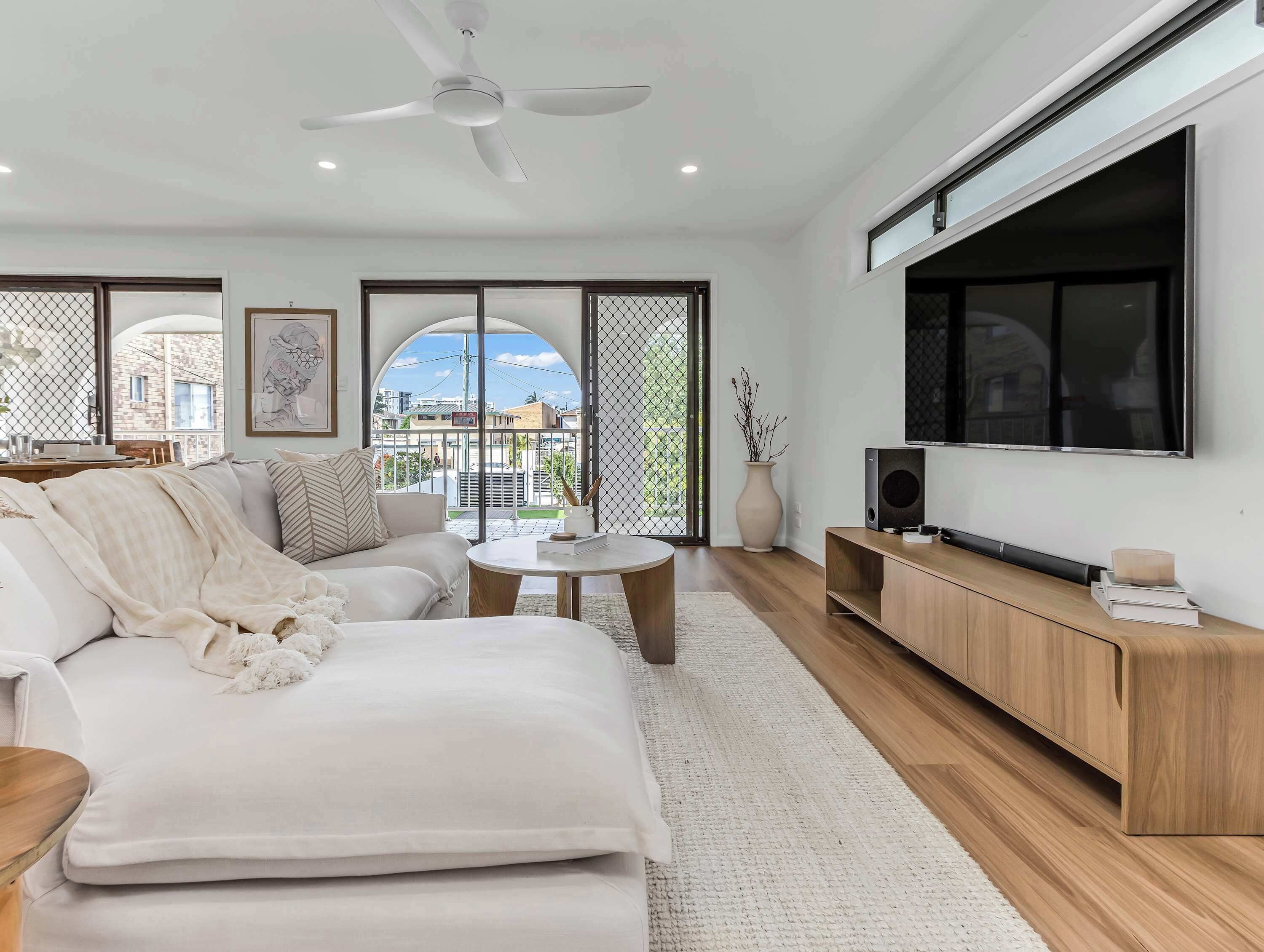 Televisión, oficina