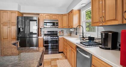 4-bedroom house in marvelous Mounds View with WiFi, AC