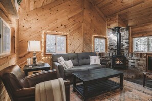 TV, fireplace - Cozy Cabin near Mt Hood with Hot Tub (Rhododendron)