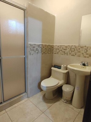 Suite Classique, patio, vue montagne | Salle de bain