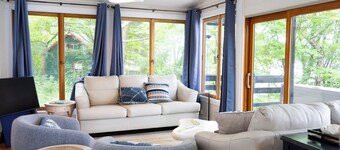 Contemporary Cayuga Lakehouse 3BR/3BA / Sleeps 9