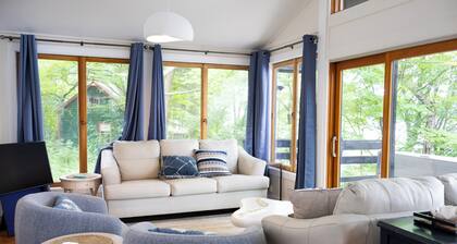 Contemporary Cayuga Lakehouse 3BR/3BA / Sleeps 9