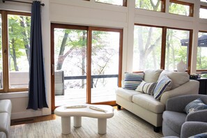 Smart TV - Luxury Home, Lakefront Sunsets, Gorgeous Views with optional Thanksgiving Dinner (Lansing)