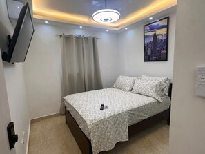 2 chambres, coffres-forts dans les chambres, fer et planche à repasser