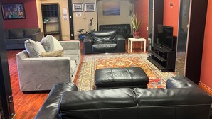 Unclassified image, 3 of 6, button - Large Marina District Loft- Best Location- Walking distance to everywhere! (San Diego)