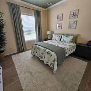 2 bedrooms, in-room safe, desk, iron/ironing board - Fly the Coop, Country living in my guesthouse (Mims)