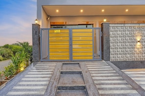 Pintu masuk hartanah