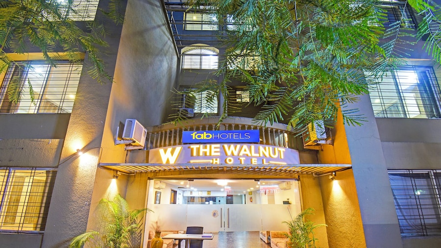 Fabhotel The Walnut