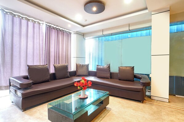 Lobby sitting area - Fabhotel Namo Stay Inn (Hyderabad)