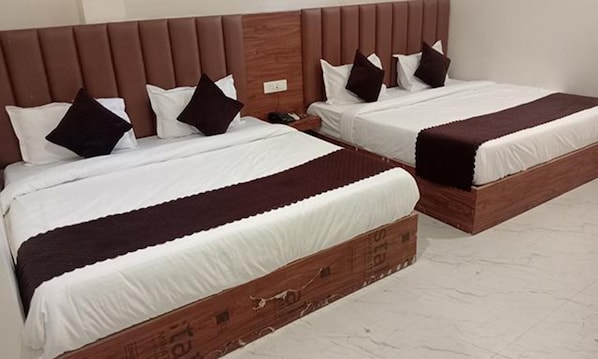 Family Room | Egyptian cotton sheets, premium bedding, in-room safe, free WiFi
