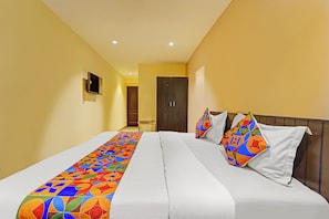 Egyptian cotton sheets, premium bedding, in-room safe, free WiFi - Fabexpress Ab Merdian (Coimbatore)