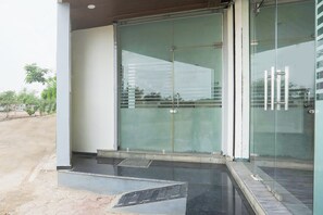 Property entrance - Fabhotel Lake Vista (Indore)