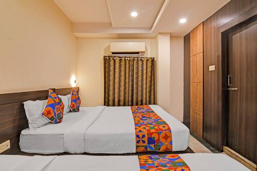 Egyptian cotton sheets, premium bedding, in-room safe, soundproofing