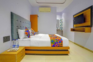 Egyptian cotton sheets, premium bedding, in-room safe, free WiFi