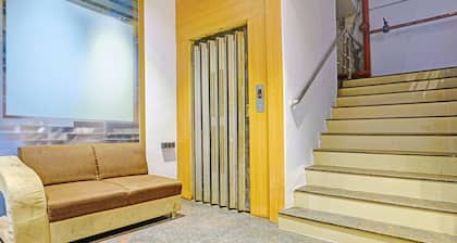 Fabhotel Nidhivan Palace