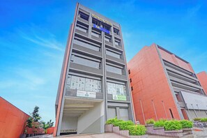 Exterior - Fabhotel Hill Top Inn (Ahmedabad)