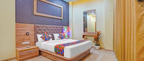 Deluxe Room | Egyptian cotton sheets, premium bedding, in-room safe, desk