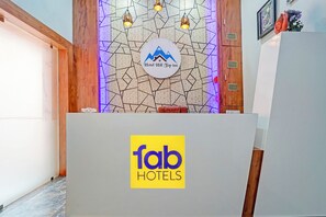 Reception - Fabhotel Hill Top Inn (Ahmedabad)