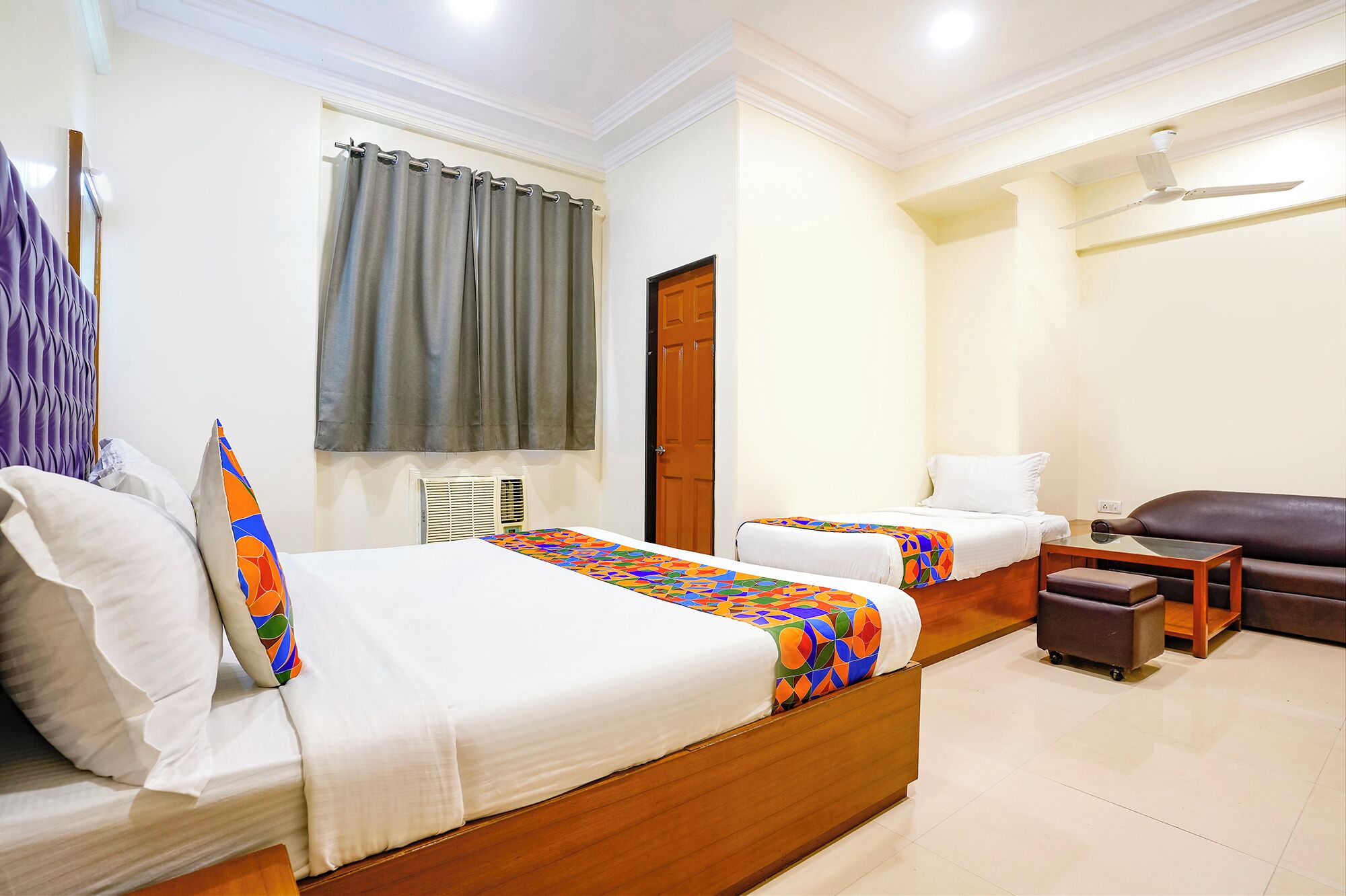 Foto - FabHotel Cruz Royale - Nr- Bandra West