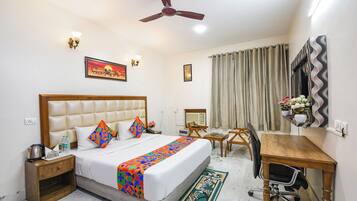 Egyptian cotton sheets, premium bedding, in-room safe, free WiFi