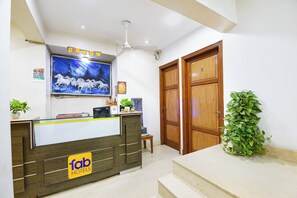 Reception - FabHotel The Lalit Vibes - Nr. DLF Phase 2 & MG Road Metro (Gurugram)