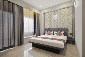 Premium-Zimmer | BettwÀsche aus Àgyptischer Baumwolle, hochwertige Bettwaren, Zimmersafe
