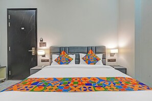 Egyptian cotton sheets, premium bedding, in-room safe, desk