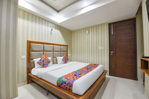 Premium Room | Egyptian cotton sheets, premium bedding, in-room safe, desk