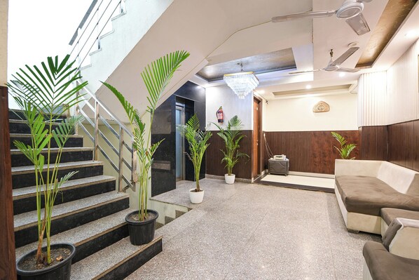Staircase - Fabhotel Buland Plaza (New Delhi)